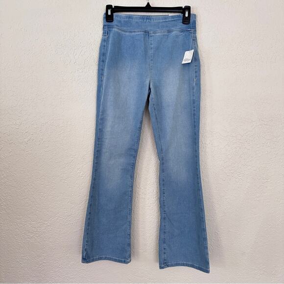 NWT We The Free In My Feelings Light Wash Mid Rise Crop Bootcut Jeans XS - Picture 2 of 9